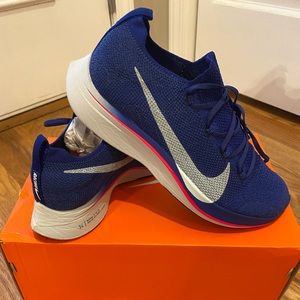 Nike Vaporfly 4% Flyknit - Size 10.5 women’s